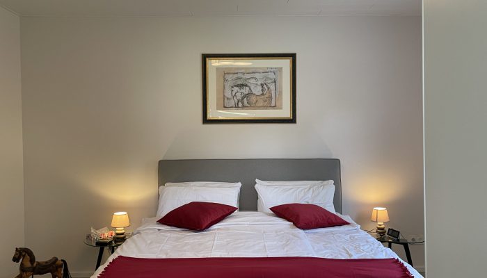schlafzimmer Schlafzimmer mit großem Boxspringbett